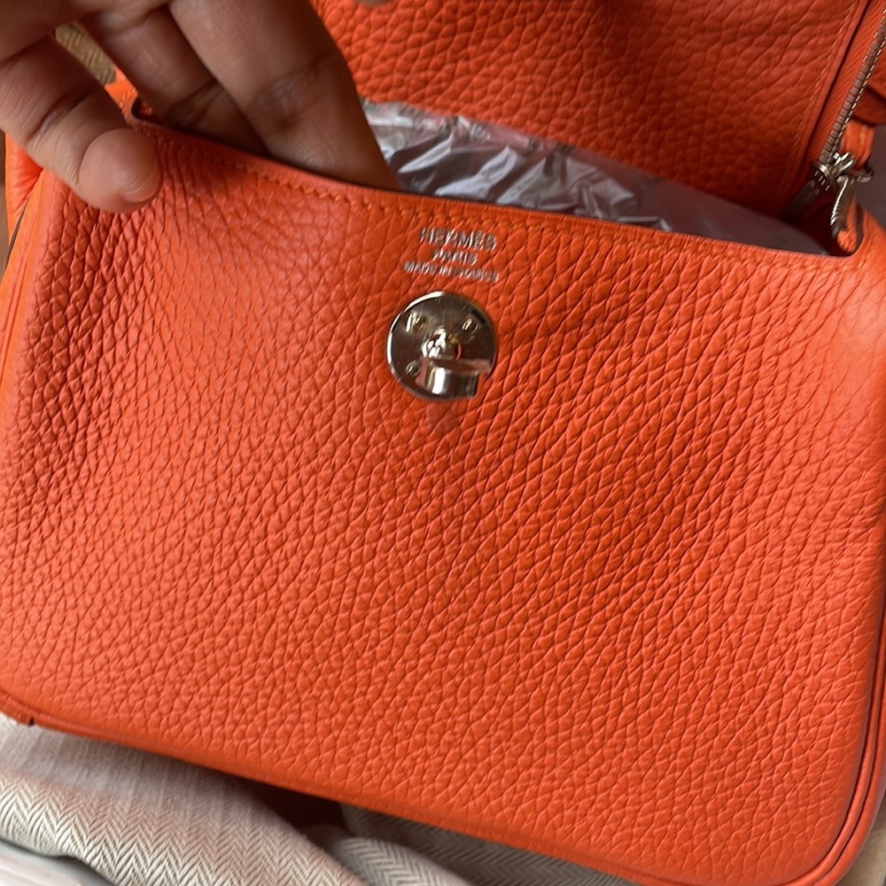 Hermès
Lindy leather handbag
Never worn
Orange, Leather - Picture 4 of 13